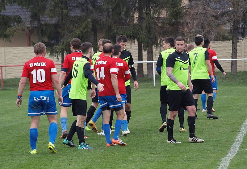 Z fotbalového utkání I.B třídy Pátek - Městec Králové (0:2)