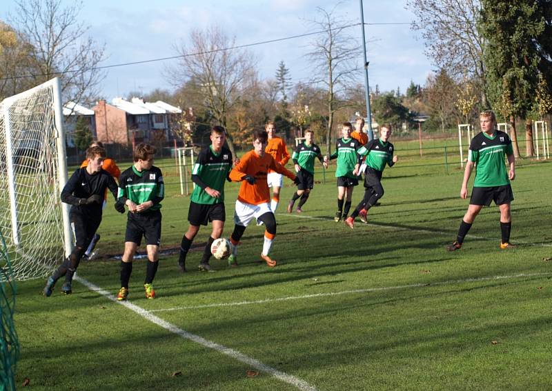 Starší dorostenci Polabanu Nymburk hráli se Střešovicemi 2:2, pak vyhráli na pokutové kopy.