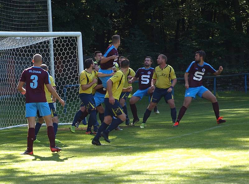 Z fotbalového utkání I.B třídy Slovan Poděbrady - Pátek (1:0)