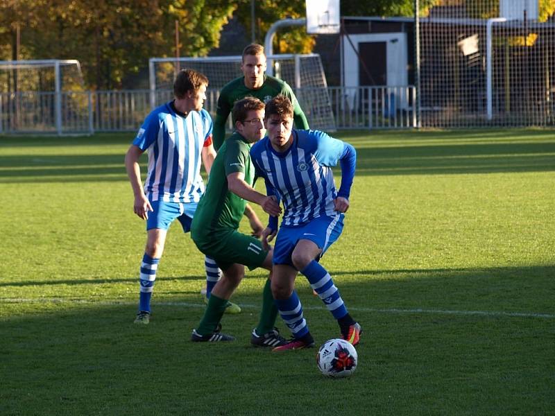 Z fotbalového utkání I.B třídy Pečky - Semice (1:2).