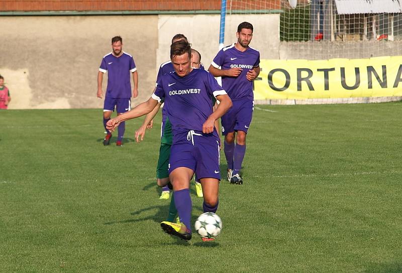Z divizního fotbalového utkání Poříčany - Polaban Nymburk (3:0)