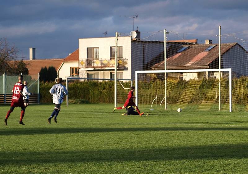 Fotbalisté Běrunic prohráli doma s rezervou poděbradské Bohemie 1:4.