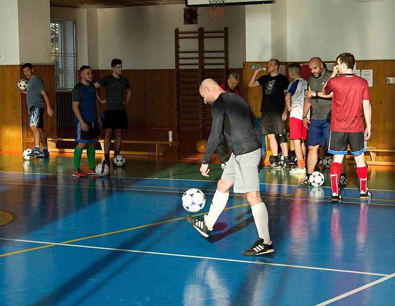 SOUSTŘEDĚNÍ. Fotbalisté Slovče, účastník třetí třídy, si vyzkoušeli, jaké to je být profesionálním fotbalistou a zažili náročný tréninkový dril na horách.      č