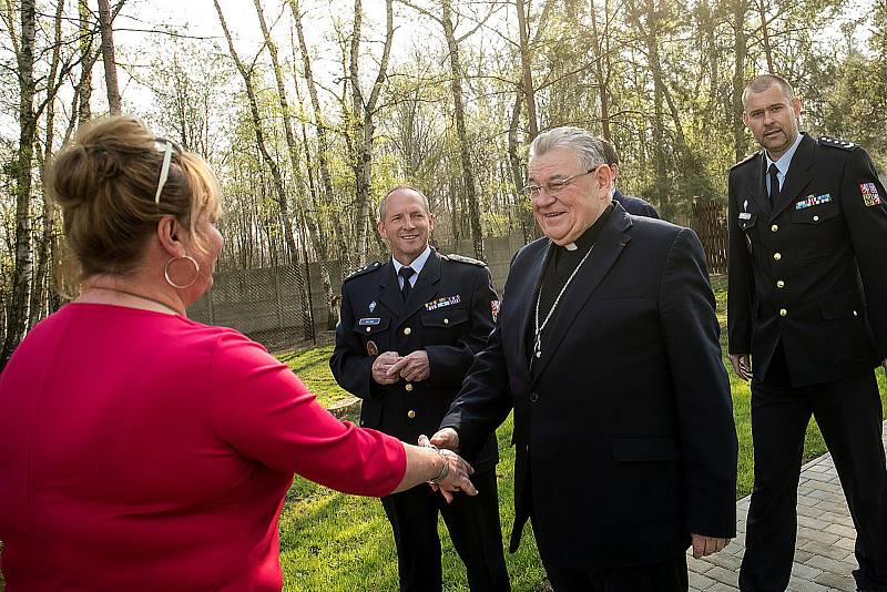 Kardinál Dominik Duka strávil dopoledne v jiřické věznici.