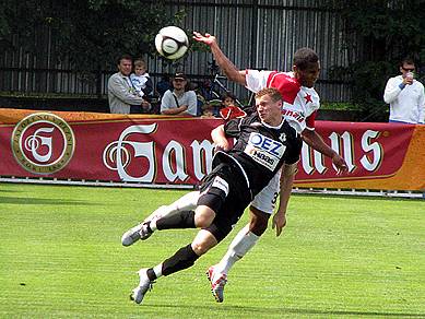 Z fotbalového turnaje O pohár starosty města Čelákovice. Utkání mezi Slávií Praha a Jabloncem (2:0).