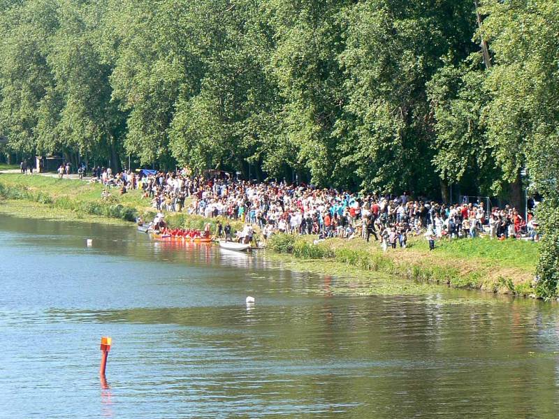 Závody Dračích lodí na Labi v Nymburce