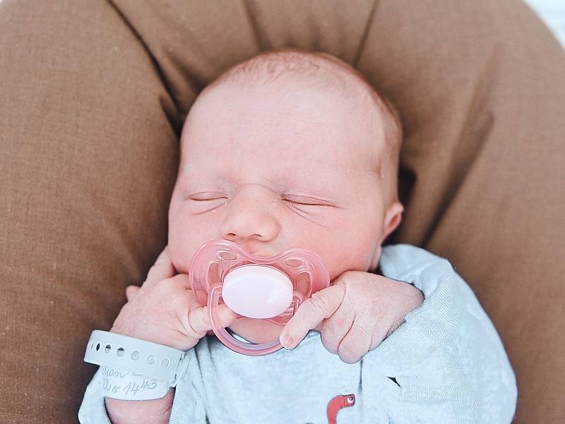 Maximilián Lukavský se narodil v nymburské porodnici 20. září 2022 v 14:43 hodin s váhou 3430 g a mírou 49 cm. Prvorozeného chlapečka si do Nehvizd odvezla maminka Mili a tatínek Jakub.