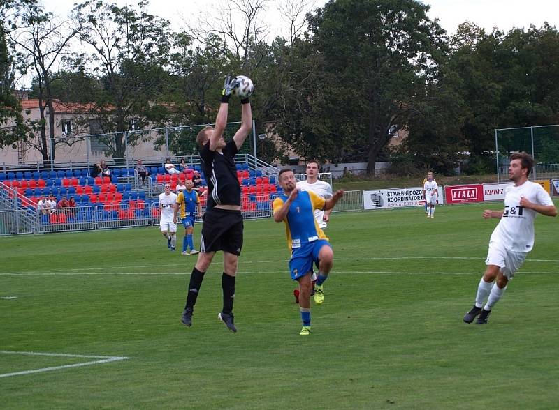 Z fotbalového utkání okresního přeboru Bohemia Poděbrady B - Všejany (2:1)