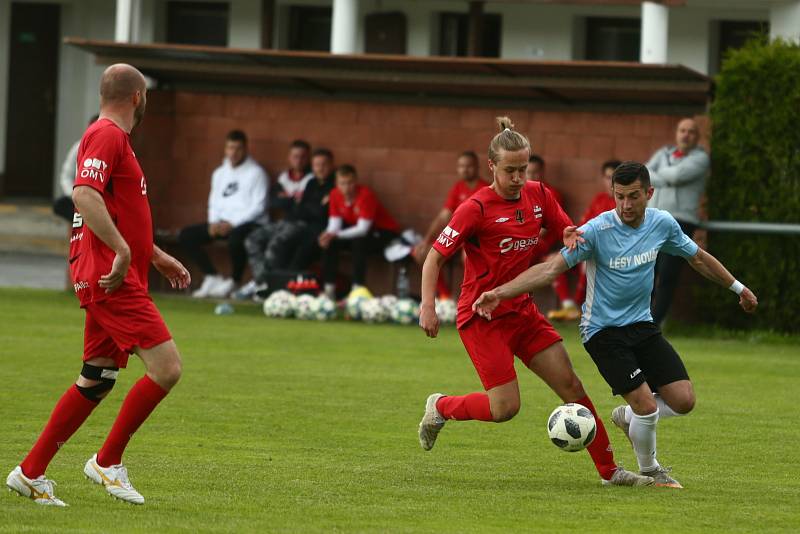 Fotbalové utkání mezi Sokolčí a Velimí se hrálo v neděli 30. května.