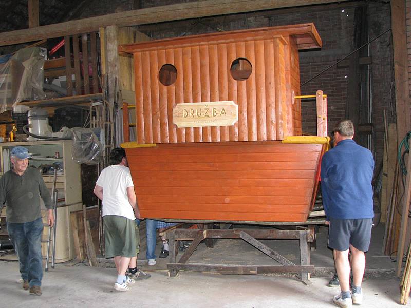 Dřevěná loď vznikla v dílně na Kolajích za dva měsíce