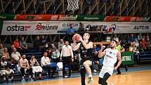 Z basketbalového utkání Kooperativa NBL Ostrava - Nymburk (75:101)