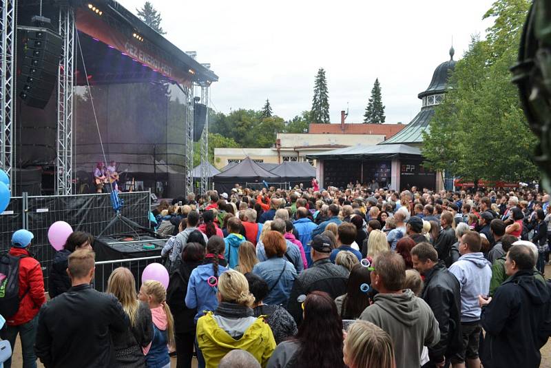 Zhruba 85 procent vystoupení bylo pro příchozí zdarma. Placená byla jen scéna u jezera.