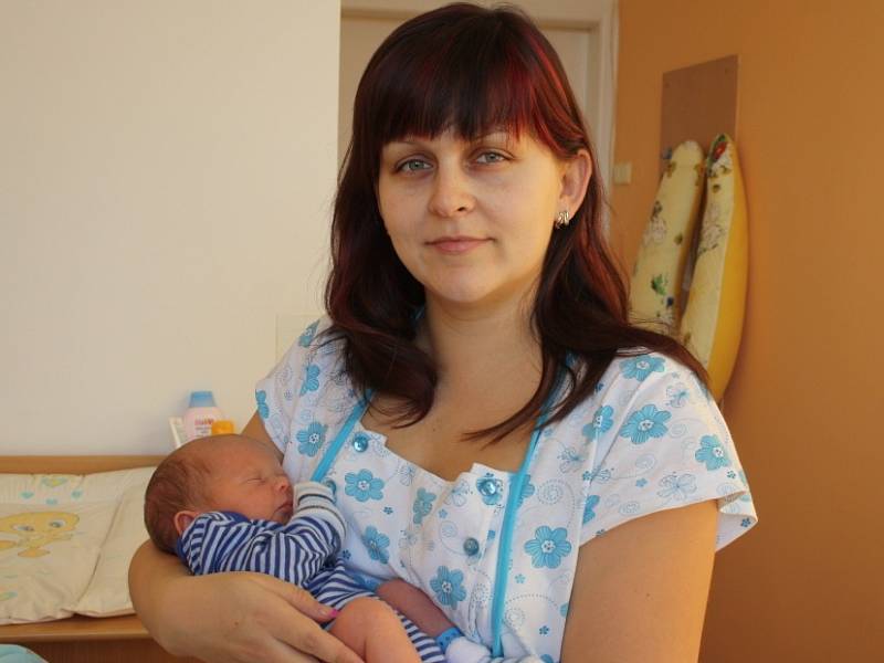 JAKUB JE NOVÝ BRÁŠKA AMÁLKY. Jakub Červinka se narodil 28. listopadu 2013 v 8.20 hodin mamince Pavlíně a tátovi Františkovi. Vážil  3 280 g a měřil 50 cm. Doma je s rodiči a dvouapůlletou Amálkou ve Dvorech.