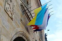 Ukrajinská vlajka na nymburské radnici.