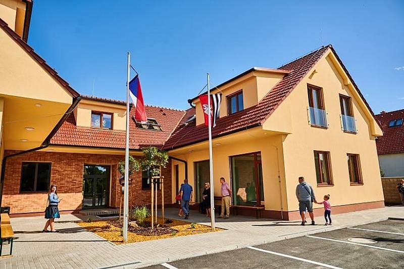 V Sokolči postavili Obecní dům, otevřeli v něm školku.