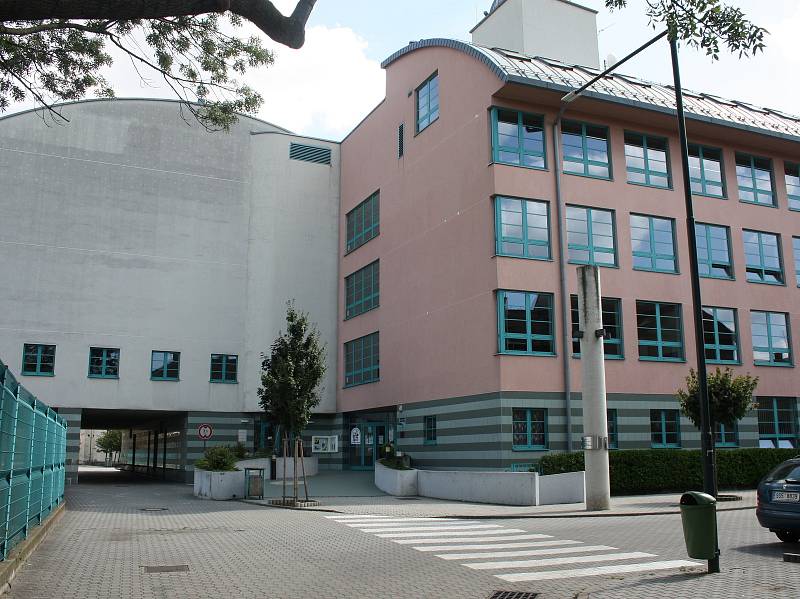 Základní školu Komenského čeká z hlediska organizace náročný školní rok.