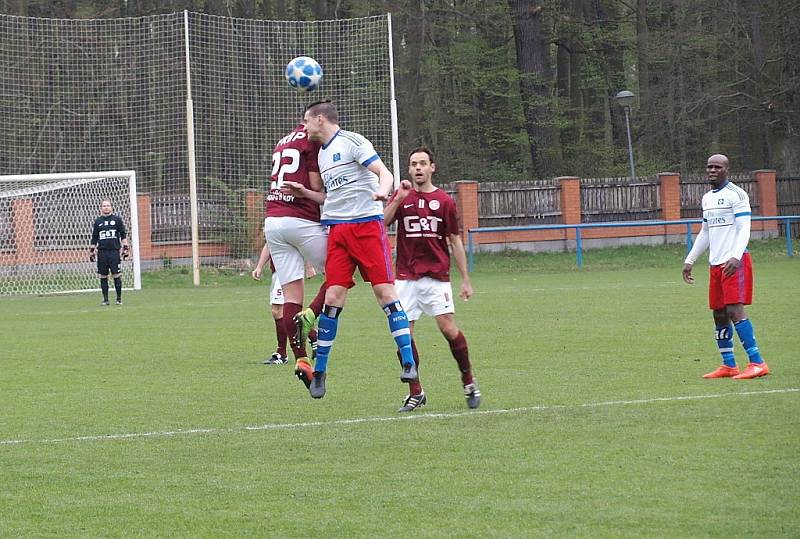 Z fotbalového utkání krajského přeboru Bohemia Poděbrady - Lhota (1:1, na penalty 5:4)