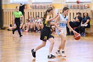 Z basketbalového utkání extraligy mladších žákyň DBaK Plzeň - Sadská (38:80)