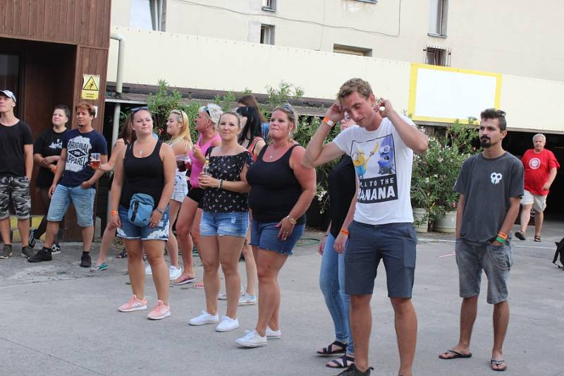 Festival přilákal do Letního kotle u nádraží na dvě stovky návštěvníků.