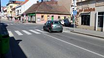 Uzavřena je pro motoristy část Jiřího náměstí v Poděbradech, musí na objížďku.