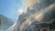 Měsíc pomáhali při zásahu v Českém Švýcarsku i hasiči z Nymburska