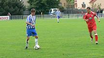 Z fotbalového utkání divize Čelákovice - Chomutov (0:1).