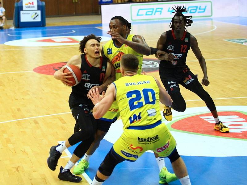 Ze druhého semifinále Kooperativa NBL Nymburk - Ústí nad Labem