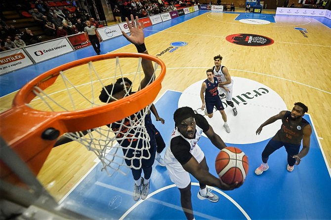 Z basketbalového utkání osmifinále skupiny FIBA Europe Cupu Nymburk - Gravelines (72:57)