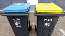 Nymburk zavádí třídění plastů a papíru přímo u domu po celém městě.