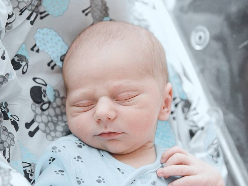 Jakub Bulíček se narodil v nymburské porodnici 7. července 2022 v 19:10 hodin s váhou 3940 g a mírou 53 cm. V Sanech bude prvorozený chlapeček bydlet s maminkou Nikolou a tatínkem Lubošem.