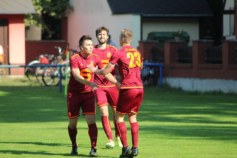 Z fotbalového utkání I.A třídy Slovan Poděbrady - Pšovka Mělník (4:1)