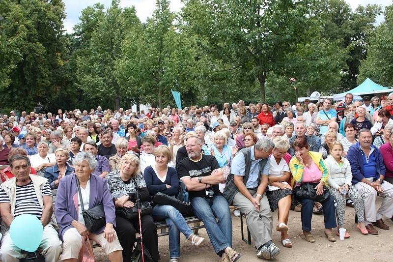 Z oslav narozenin Českého rozhlasu Region na poděbradské kolonádě