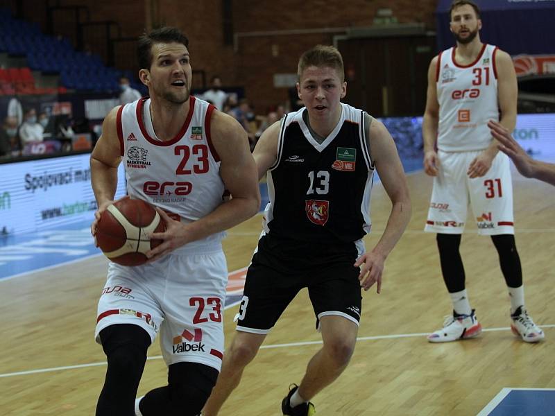 Z basketbalového utkání Final 8 Českého poháru Nymburk - Hradec Králové (103:64)