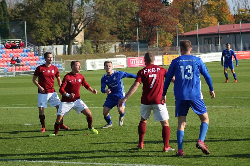 Z fotbalového utkání krajského přeboru Bohemia Poděbrady - Slovan Lysá