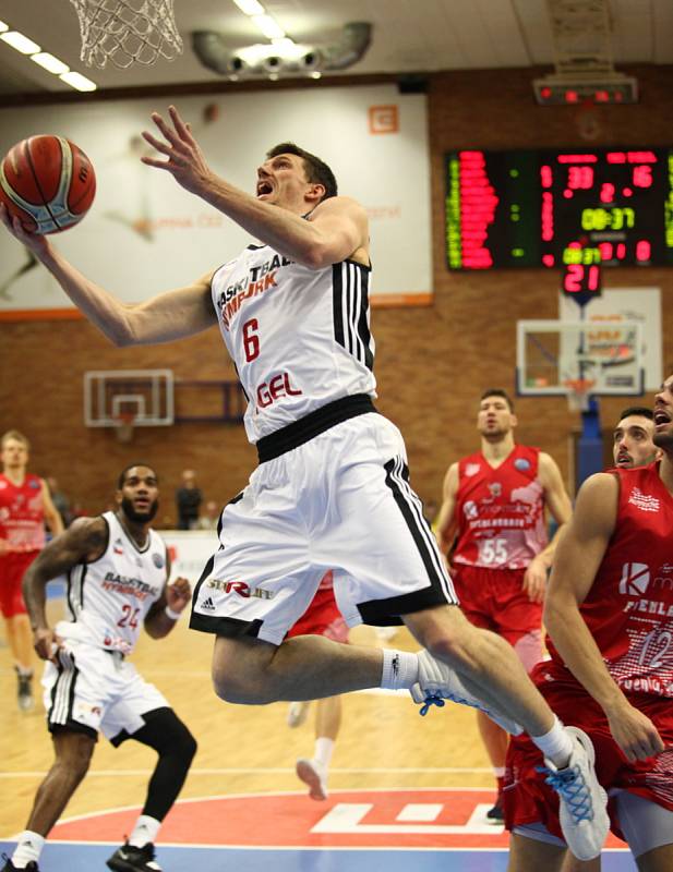 Basketbalisté Nymburka porazili v posledním domácím zápase Ligy mistrů španělskou  Fuenlabradu.