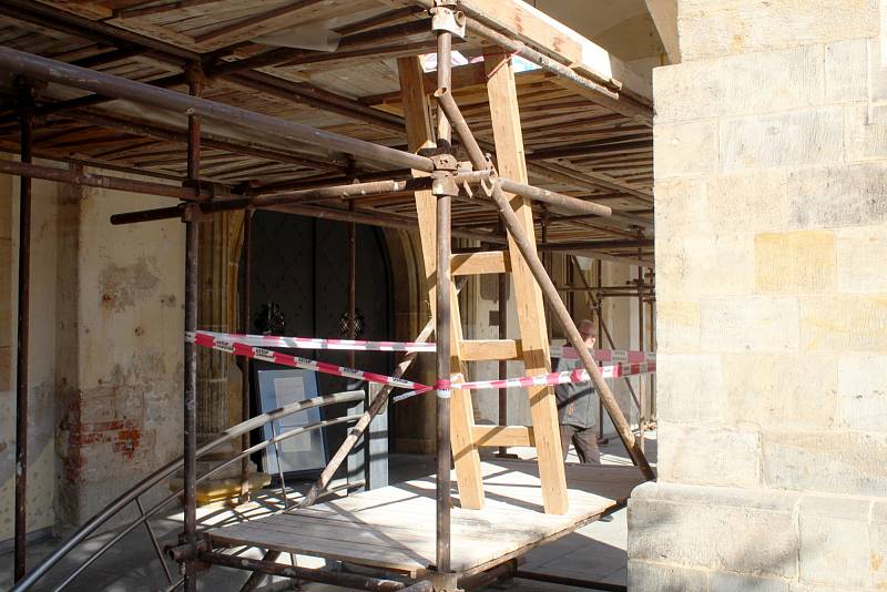 Rekonstrukce podloubí radnice na náměstí Přemyslovců v Nymburce.