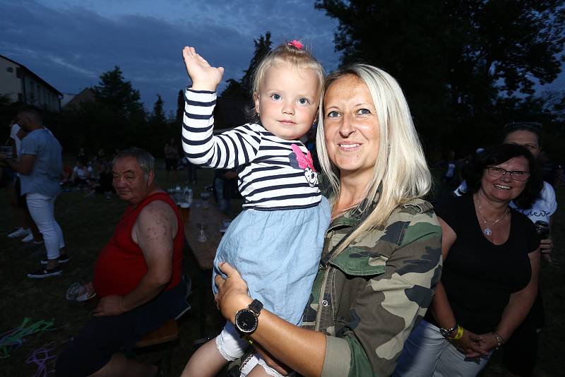 Koncert kapely UDG v Kostomlatech na Nymbursku.