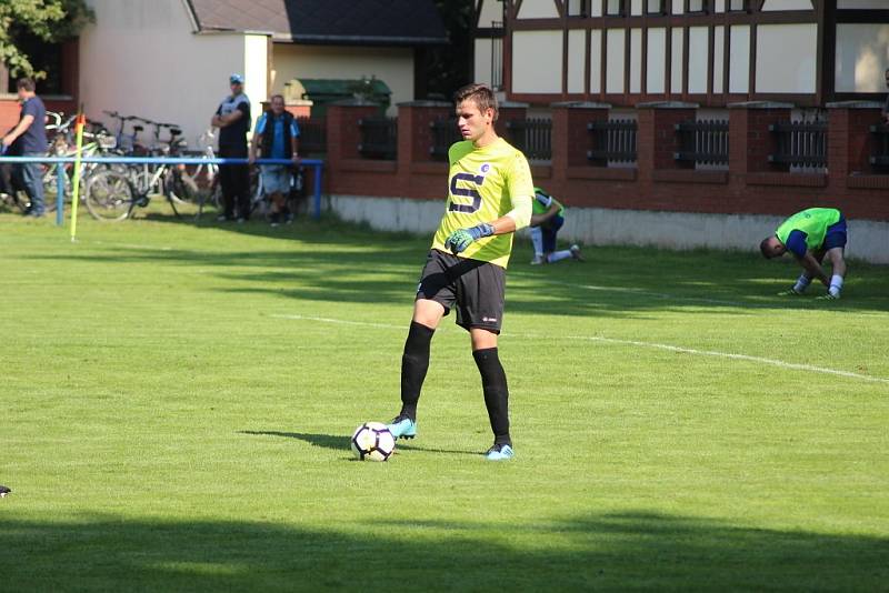 Z fotbalového utkání I.A třídy Slovan Poděbrady - Pšovka Mělník (4:1)