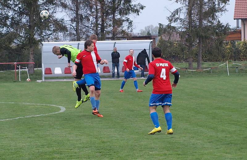 Z fotbalového utkání I.B třídy Pátek - Městec Králové (0:2)