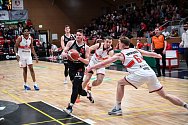 Z basketbalového utkání nadstavbové části NBL Pardubice - Nymburk (61:79)