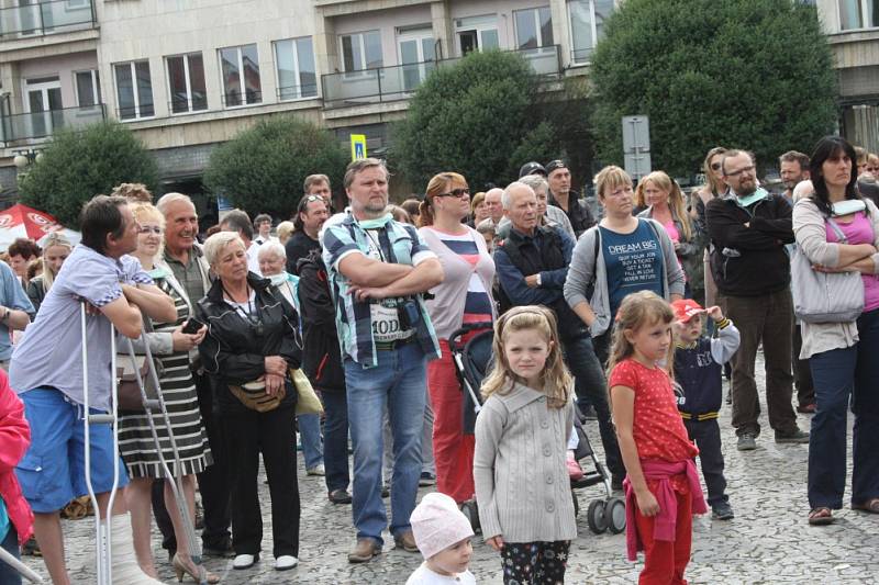 Již třetí demonstrace Nymburáků proti zinkovně AZOS CZ.