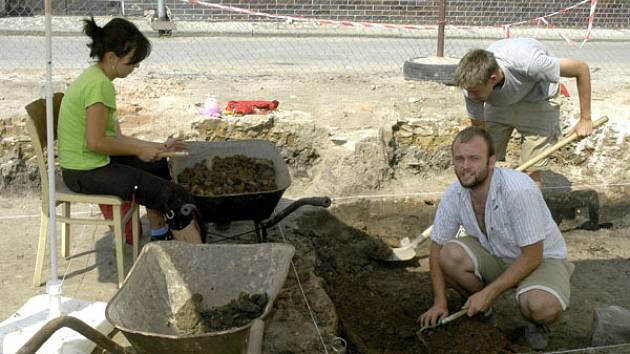 "Tento týden vypukl archeologický výzkum naplno" říká archeolog Andrej Lamprecht z Polabského muzea.