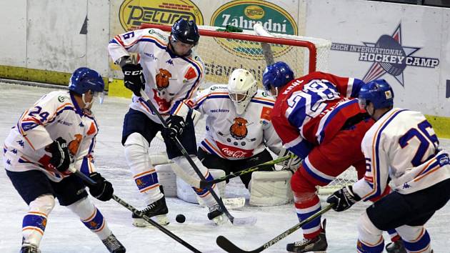 Z hokejového utkání druhé ligy Nymburk - Řisuty (4:5)