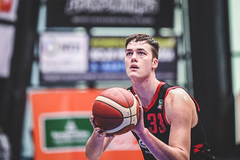 Z basketbalového utkání Kooperativa NBL USK Praha - Nymburk (80:85)