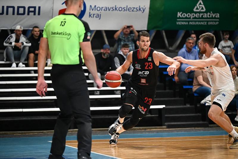 Z basketbalového utkání Kooperativa NBL Ostrava - Nymburk (75:101)