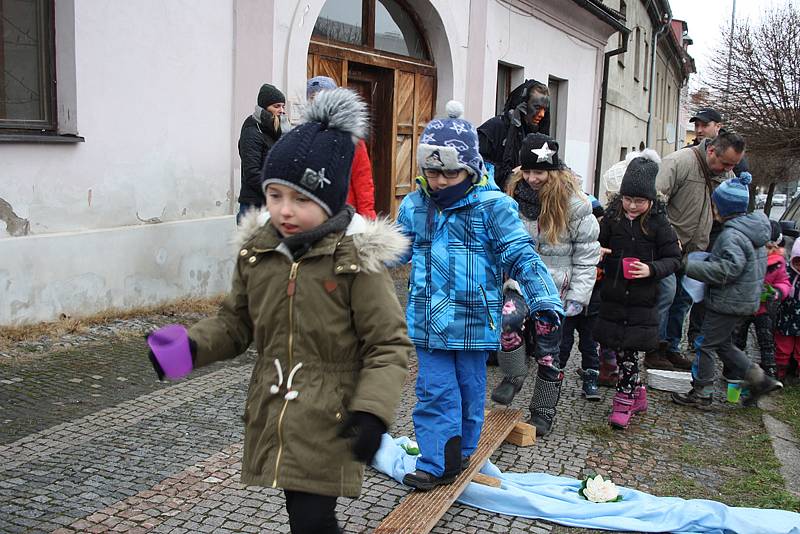 I přes vysoké teploty padal sníh a děti si alespoň na chvíli mohly připadat jako skutečný Kaj a Gerda.