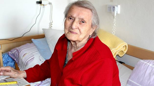 Miloslava Lejnarová žije v poděbradským domově pro seniory Luxor a na jaře oslavila 100 let.