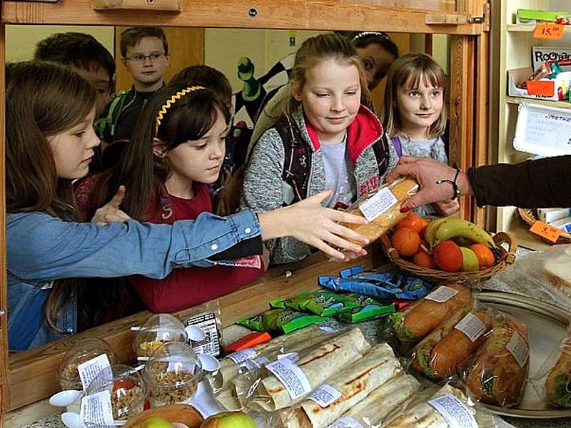 Řada školních bufetů zanikla loni po zavedení takzvané pamlskové vyhlášky.