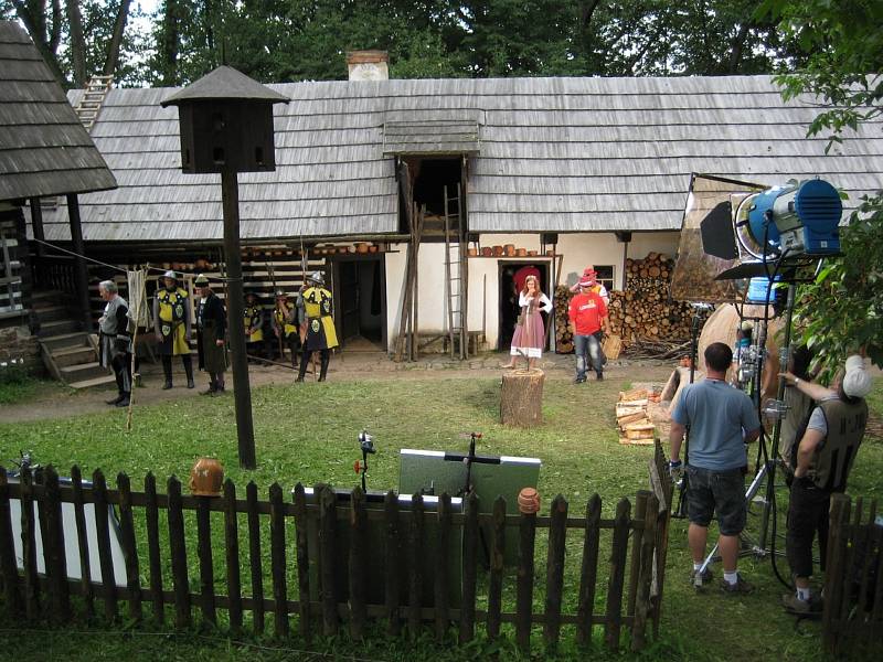 Natáčení druhého dílu pohádky Tajemství staré bambitky v kouřimském skanzenu.