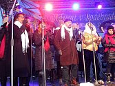 Poslední adventní neděli si v Poděbradech zpříjemnili open air koncertem na Jiřího náměstí.